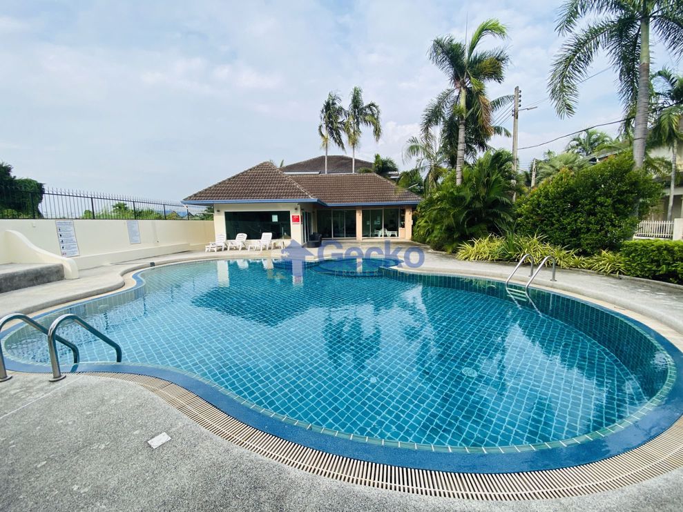 3 Bedrooms House in The Meadows  East Pattaya H011046 (Photo 1)