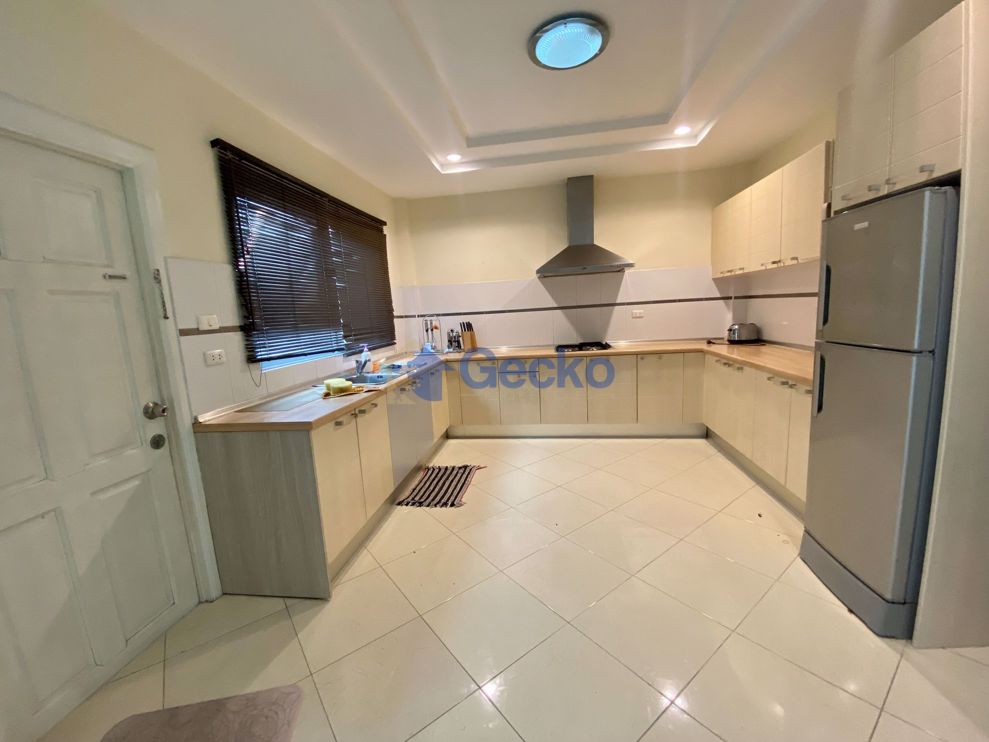 3 Bedrooms House in The Meadows  East Pattaya H011046 (Photo 2)