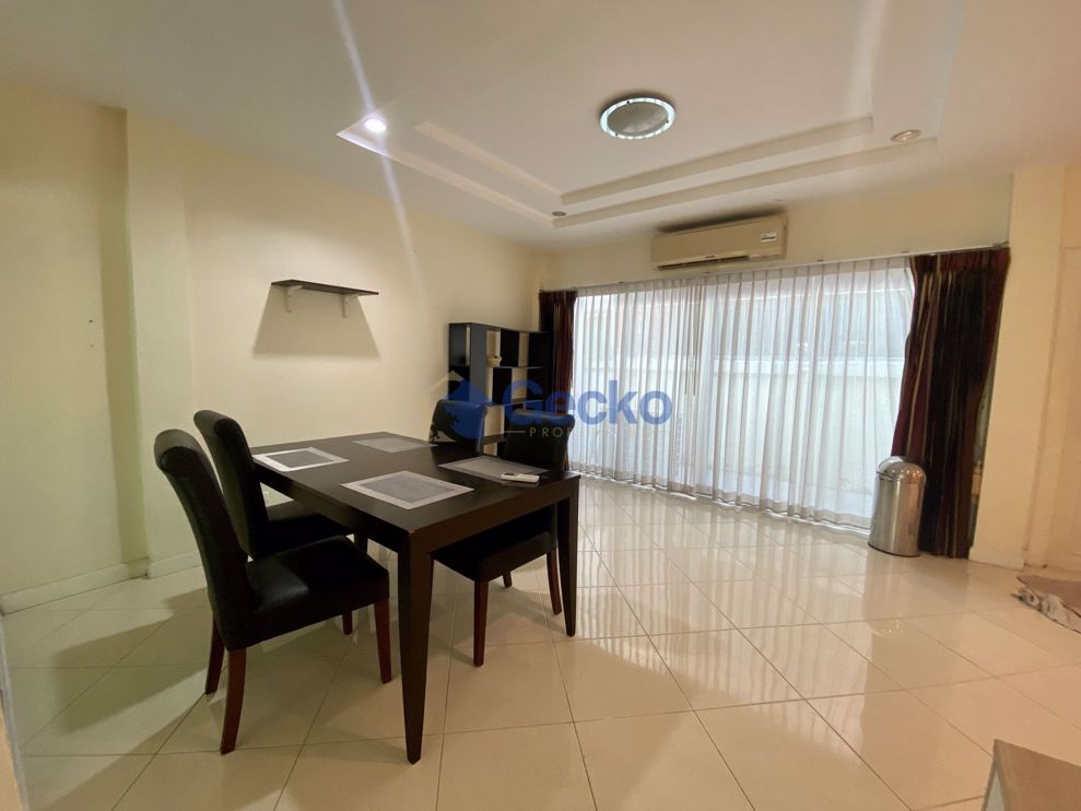 3 Bedrooms House in The Meadows  East Pattaya H011046 (Photo 4)