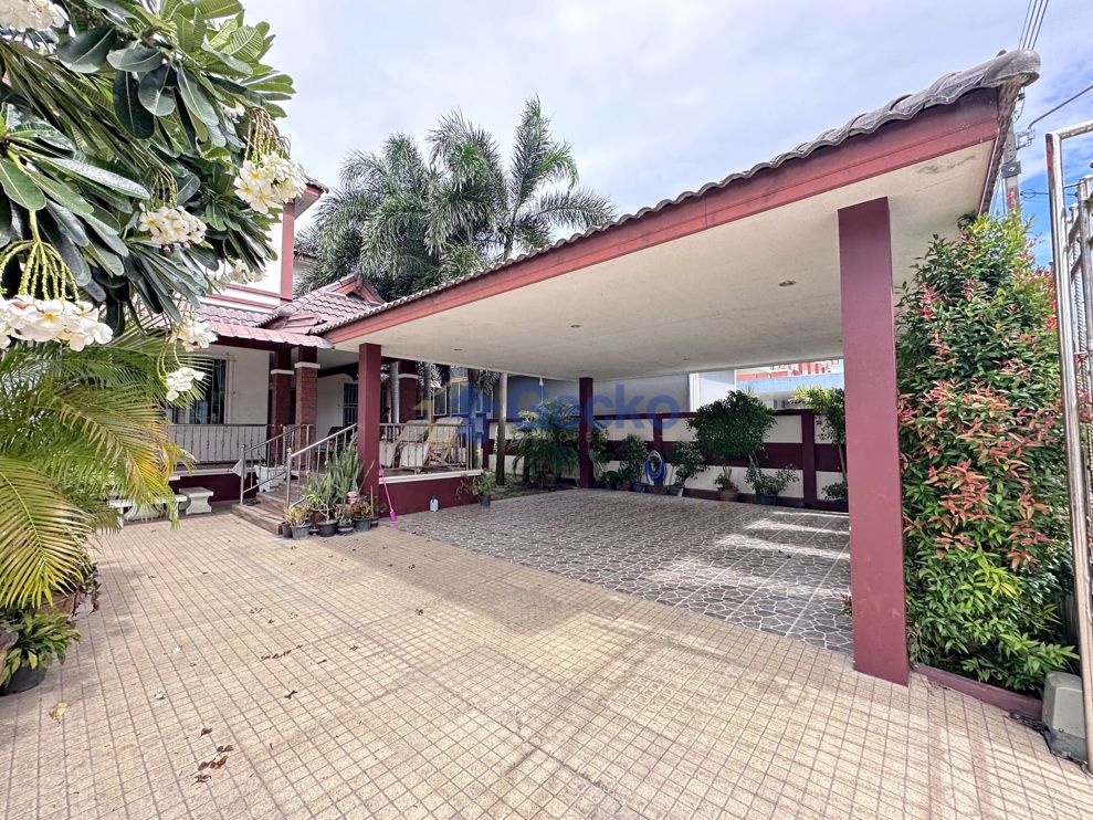 3 Bedrooms House in Fah Mi Aad Kan Village  East Pattaya H009486 (Photo 2)