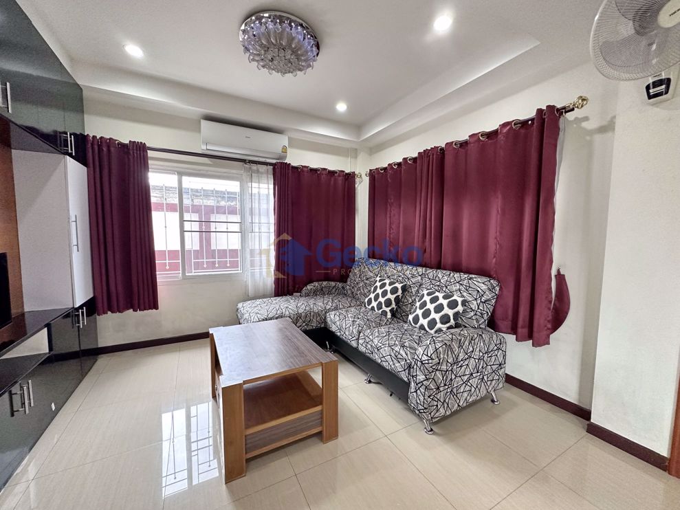 3 Bedrooms House in Fah Mi Aad Kan Village  East Pattaya H009486 (Photo 4)