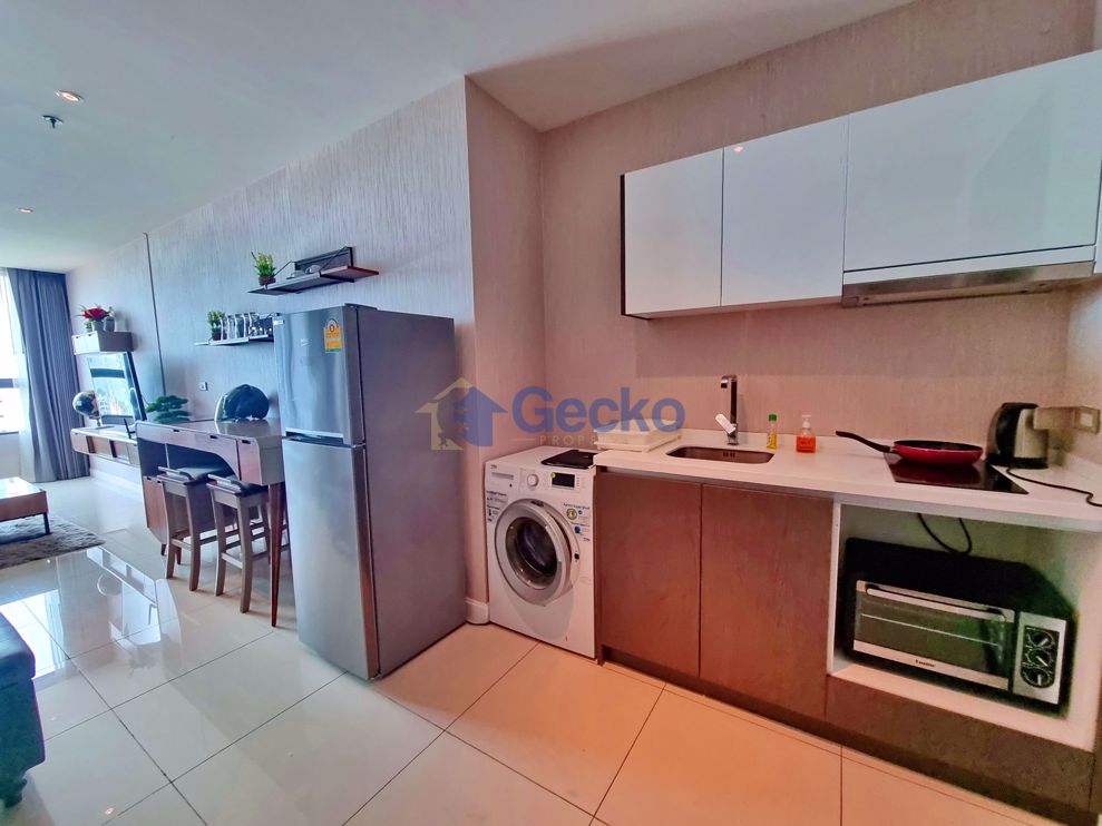 1 Bedroom Condo in The Point Pratumnak C010324 (Photo 3)
