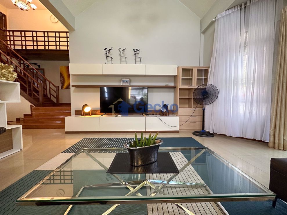 4 Bedrooms House in Pattaya Greenville  East Pattaya H011048 (Photo 3)