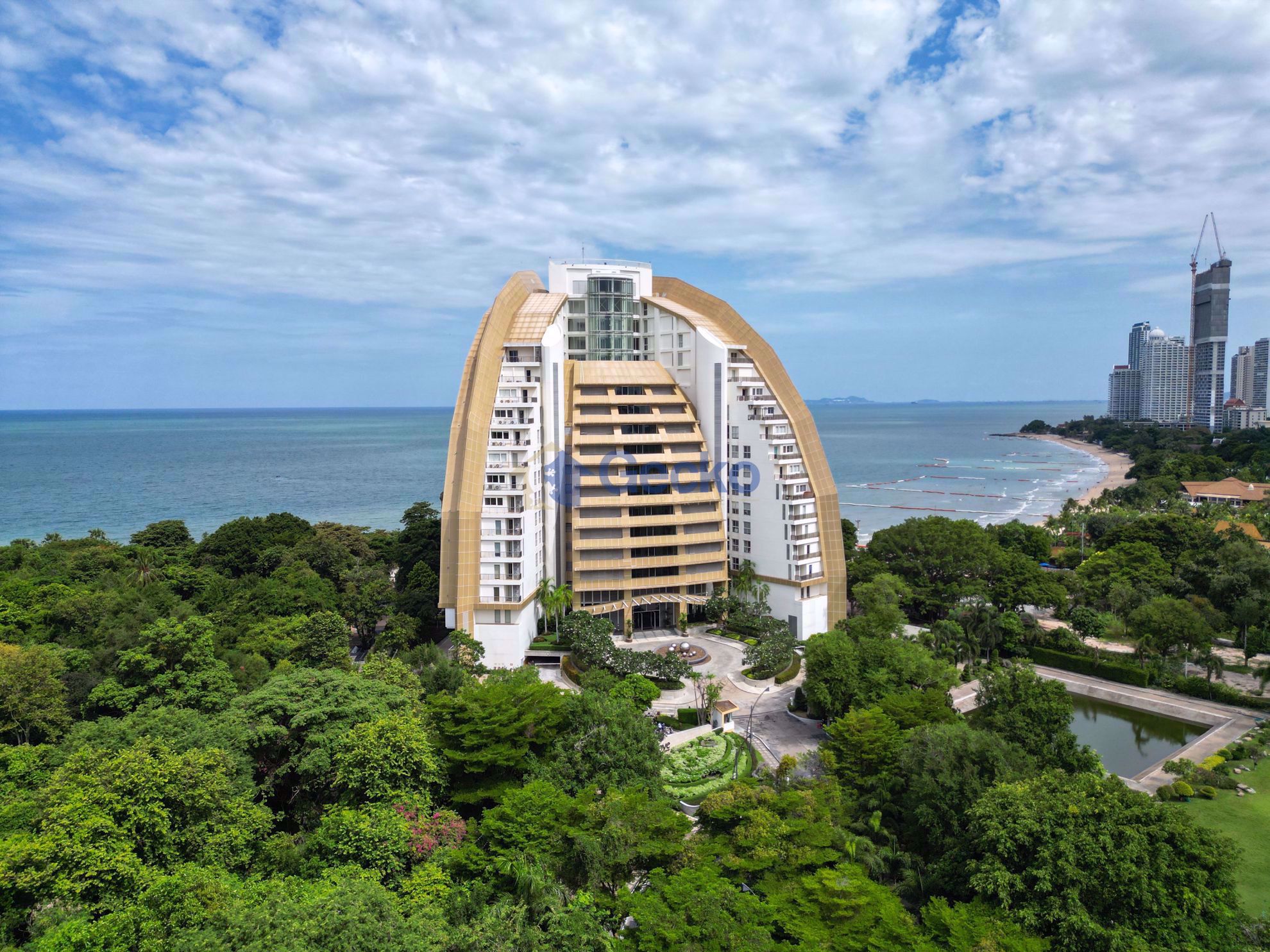 2 Bedrooms Condo in The Cove Pattaya Wongamat C002935