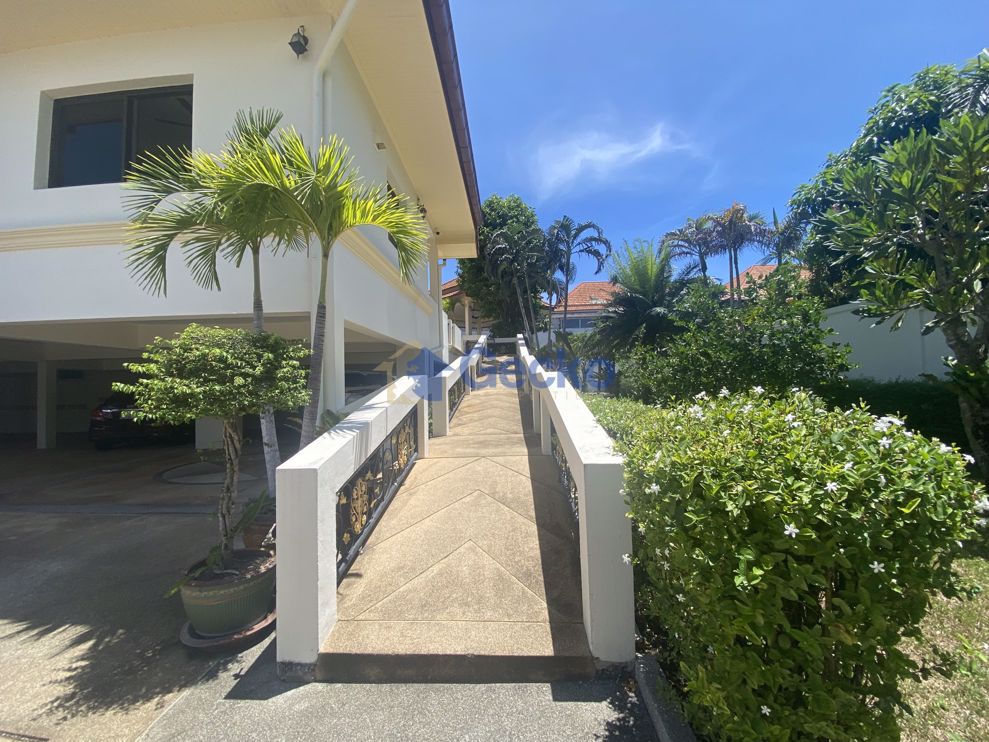 4 Bedrooms House in Grange Park  East Pattaya H011051 (Photo 4)