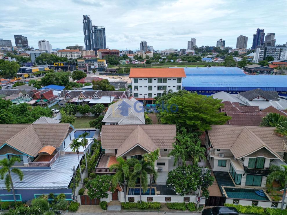 3 Bedrooms House in Baan Natcha  Central Pattaya H011057 (Photo 4)