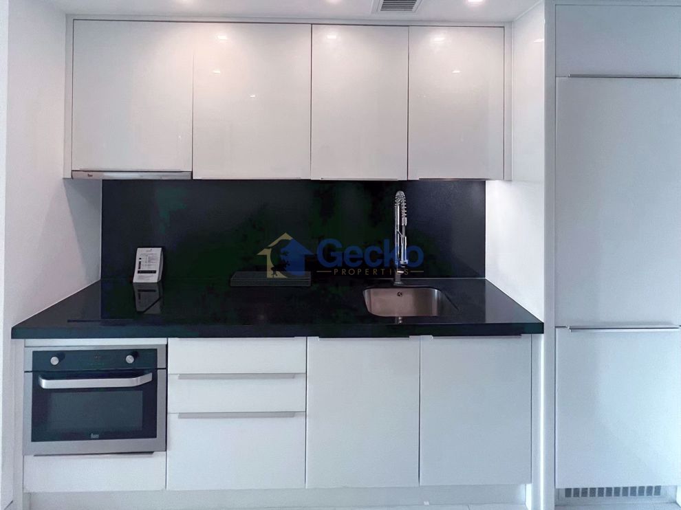 2 Bedrooms Condo in Sky Residences Pratumnak C011059 (Photo 1)