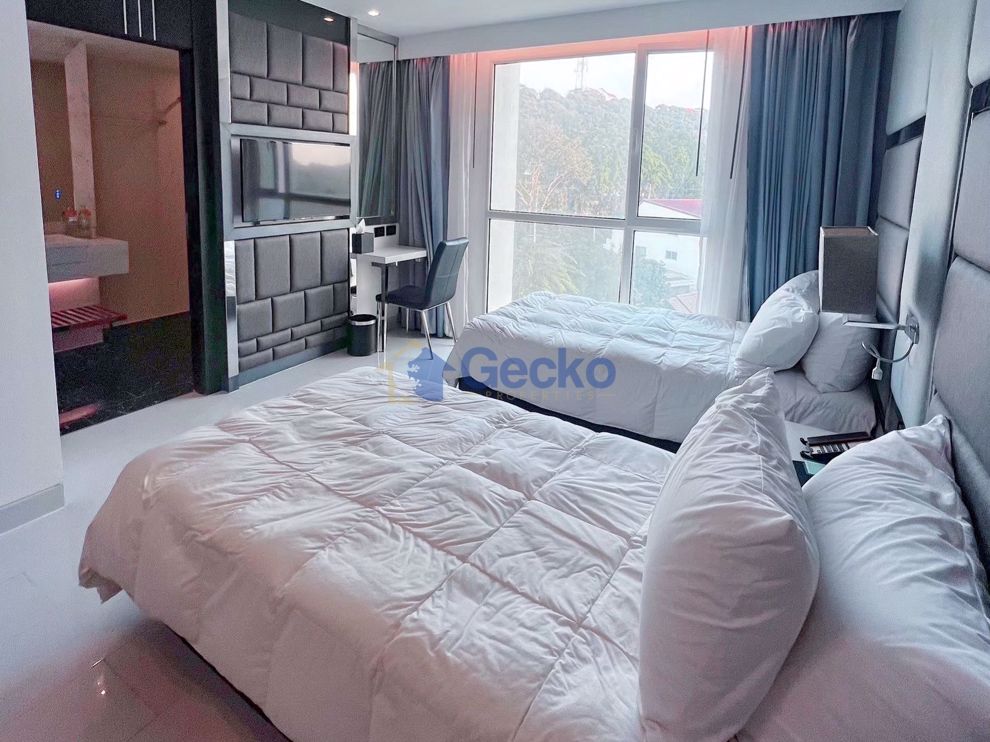 2 Bedrooms Condo in Sky Residences Pratumnak C011059 (Photo 4)