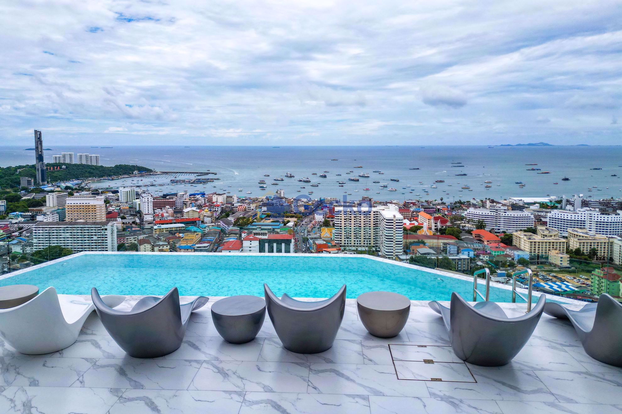 2 Bedrooms Condo in Arcadia Millennium Tower South Pattaya C010269