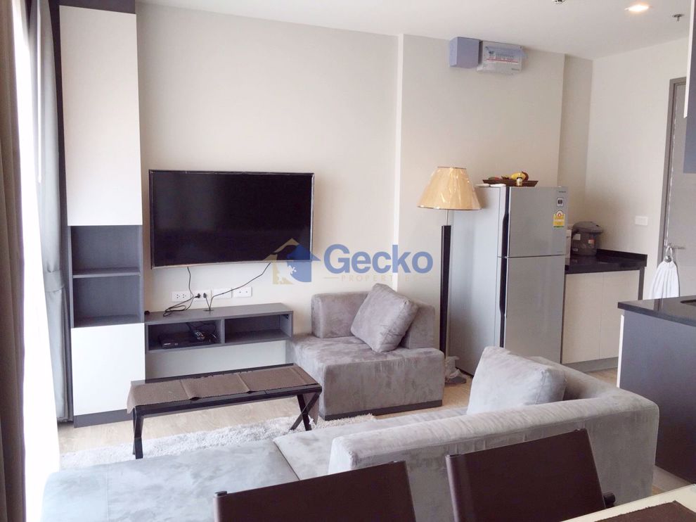 2 Bedrooms Condo in The Base Central Pattaya C011099 (Photo 2)
