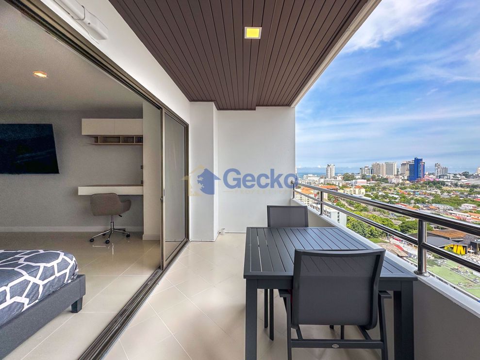 Studio Condo in PKCP Tower Central Pattaya C011103 (Photo 1)