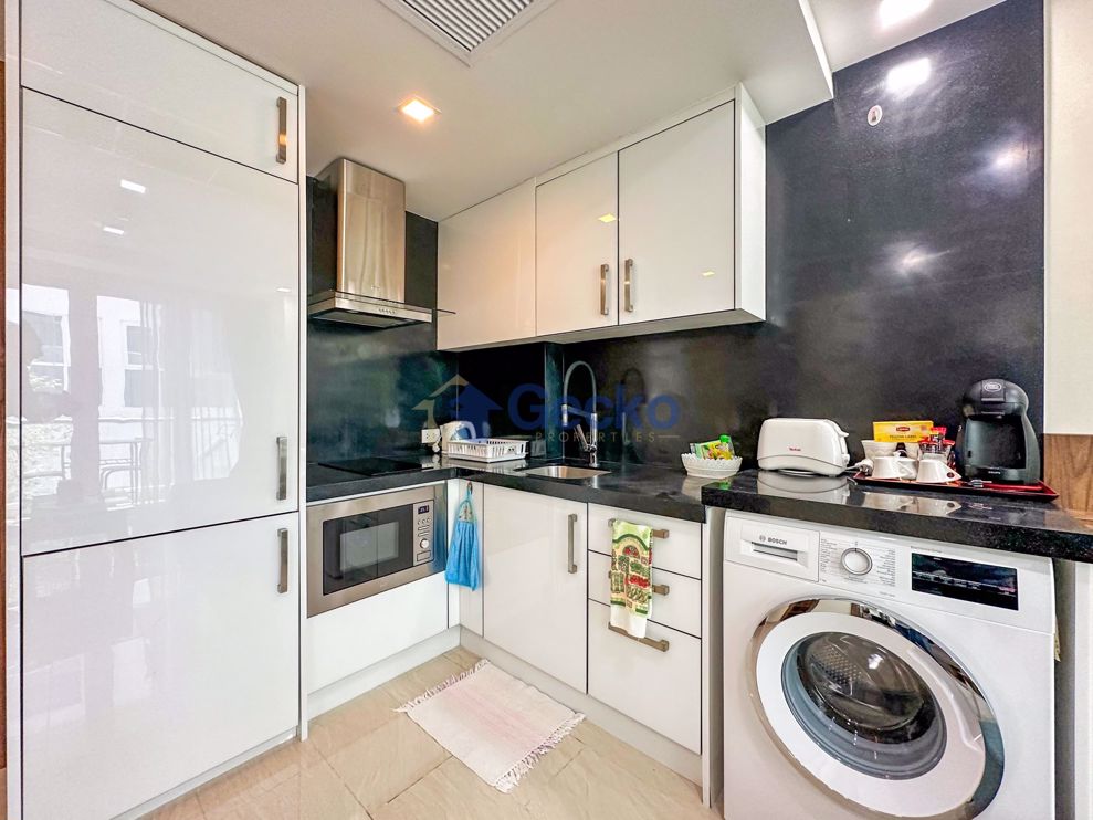 1 Bedroom Condo in Grand Avenue Central Pattaya C011104 (Cover Photo)