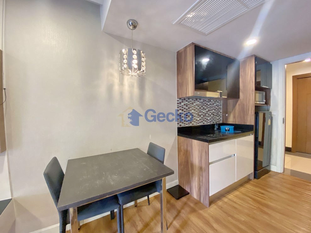 Studio Condo in Dusit Grand Park Jomtien C011114 (Photo 2)