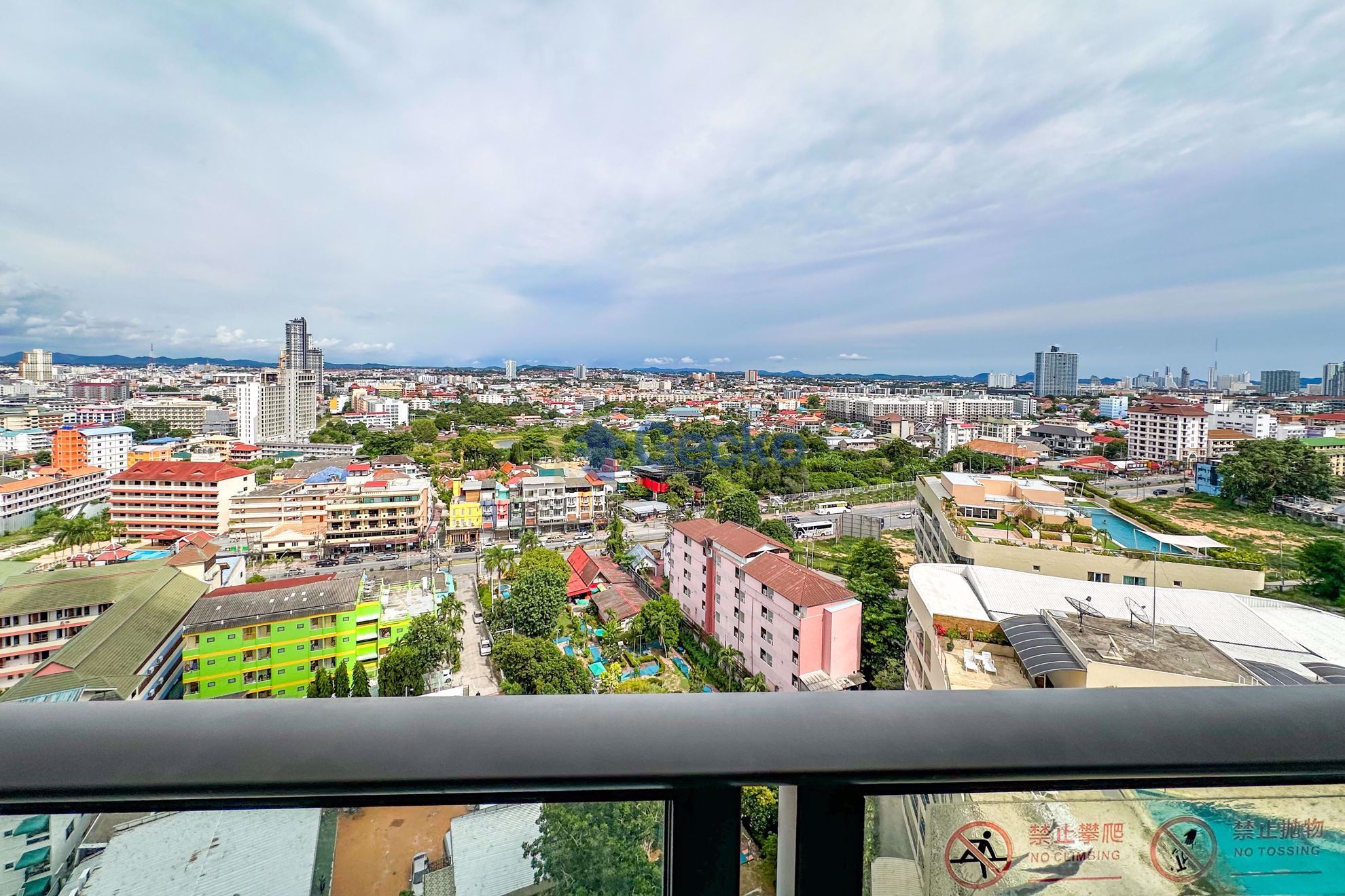 1 ห้องนอน คอนโดมิเนี่ยม in Unixx South Pattaya พัทยาใต้ C011121