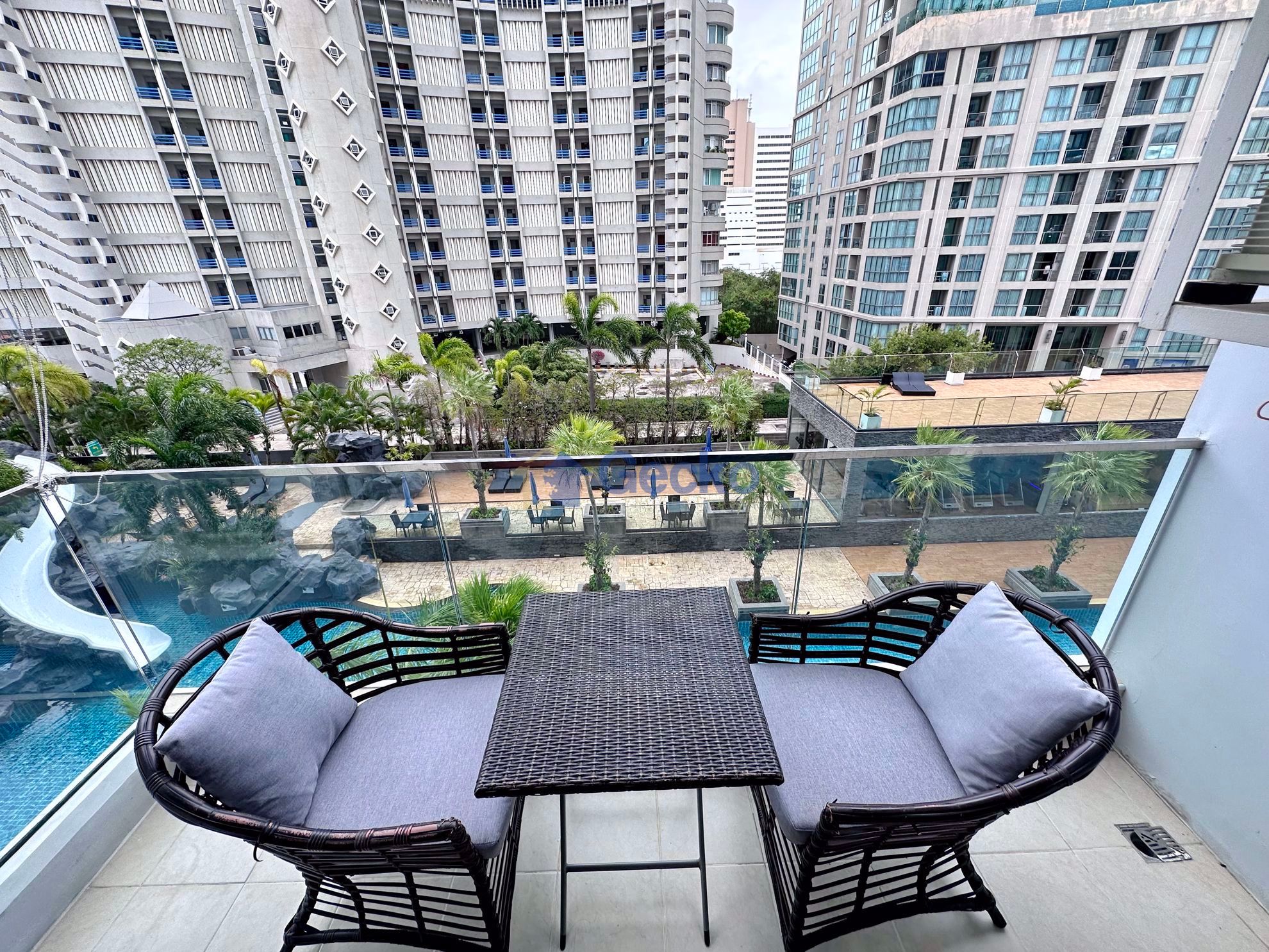 1 Bedroom Condo in The Cliff Pratumnak C011112