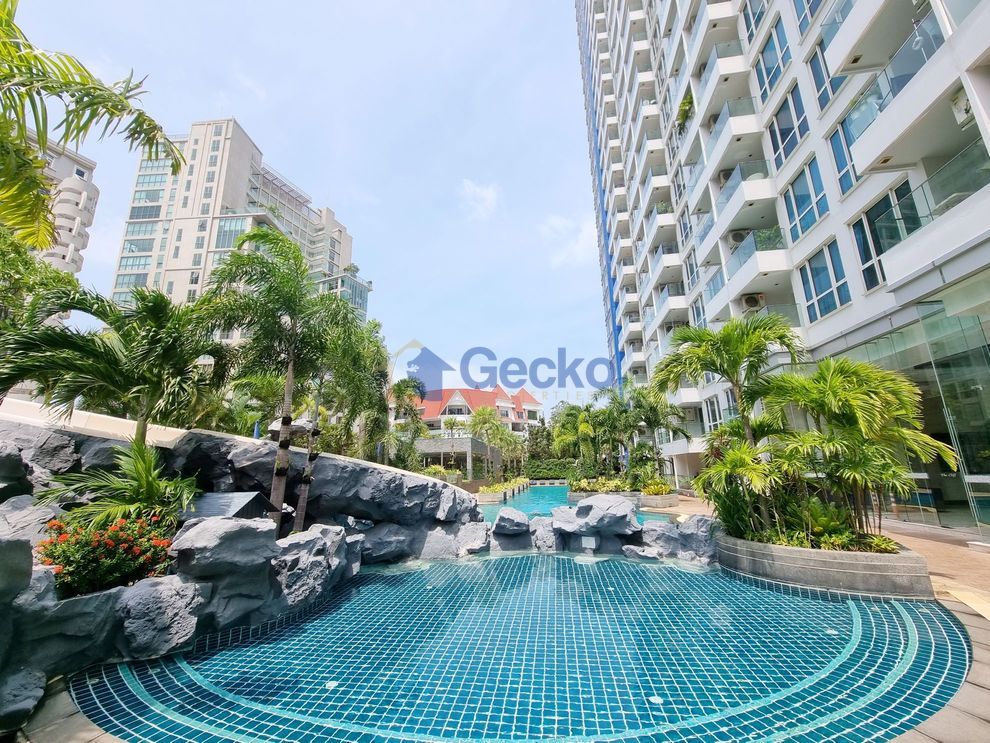 1 Bedroom Condo in The Cliff Pratumnak C011112 (Photo 1)