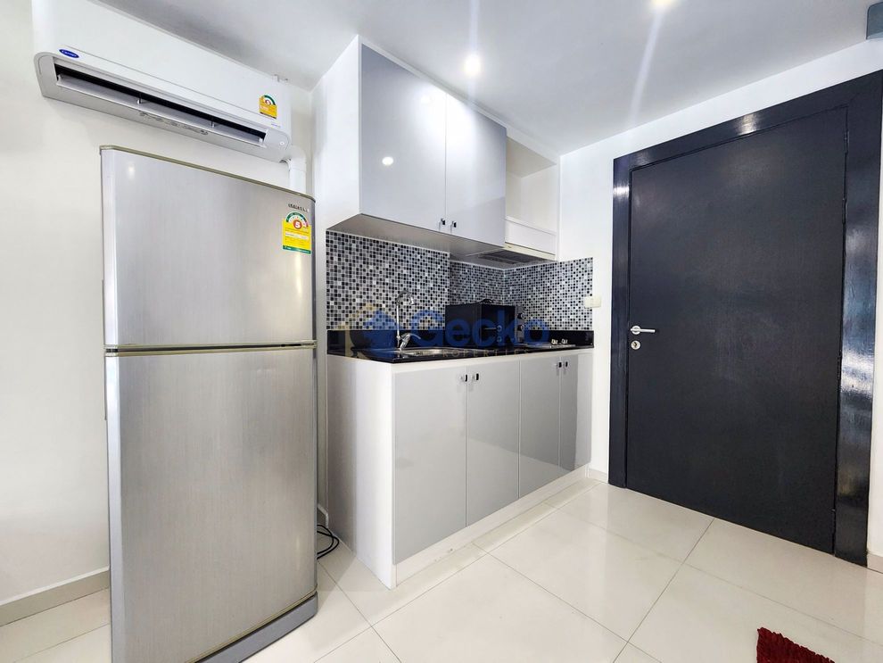 Studio Condo in Avenue Residence Central Pattaya C011111 (Photo 2)