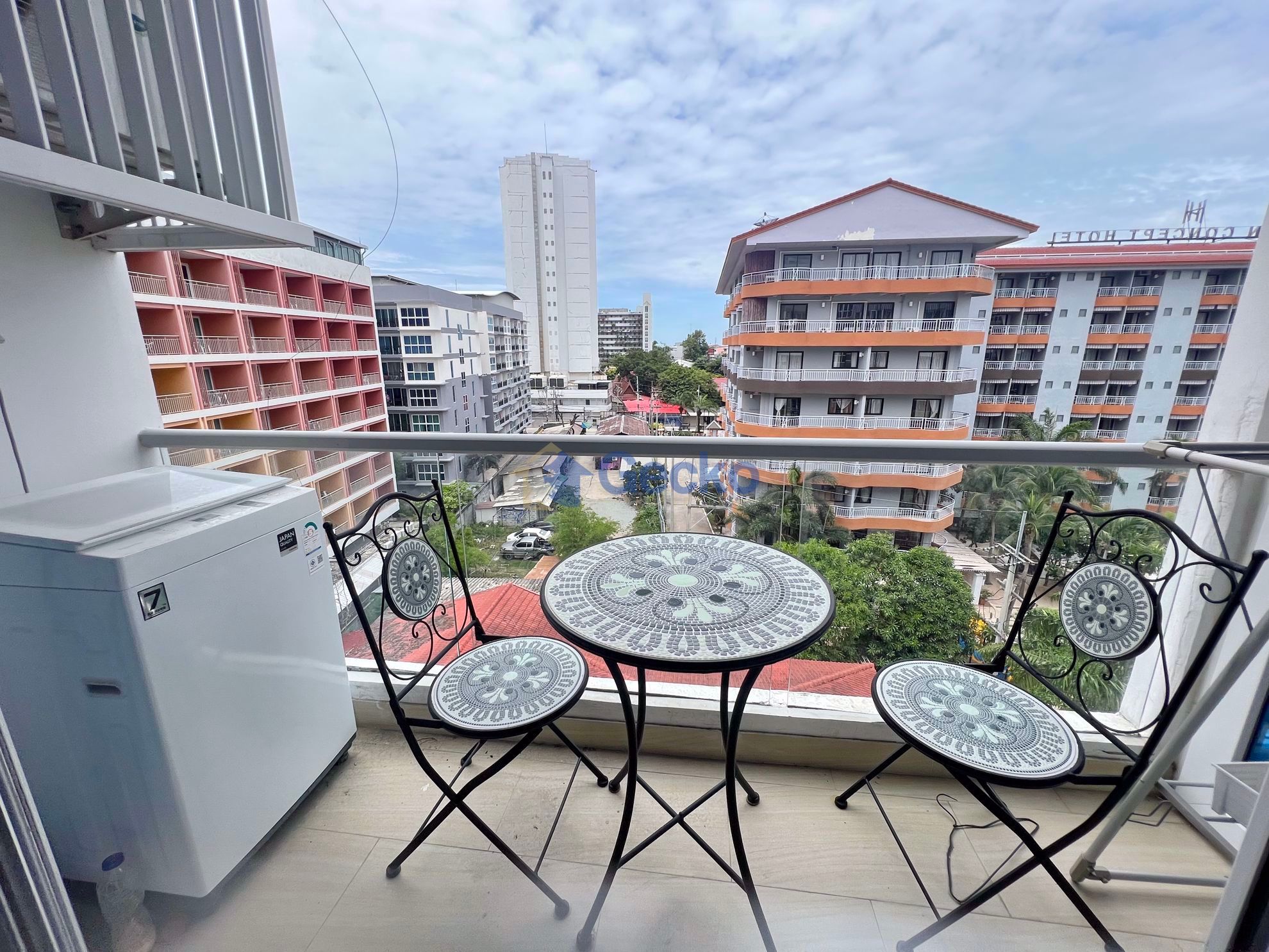 1 Bedroom Condo in Grand Avenue Central Pattaya C011126