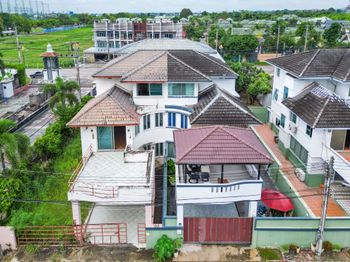 3 Bedrooms House in Chateau Dale Residence  East Pattaya H011130