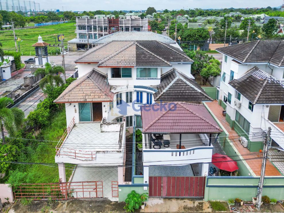 3 Bedrooms House in Chateau Dale Residence  East Pattaya H011130 (Cover Photo)