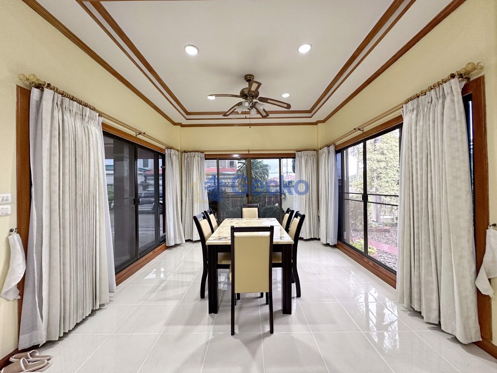 4 ห้องนอน บ้าน in SP Private Pattaya  พัทยาตะวันออก H003479 (Photo 2)