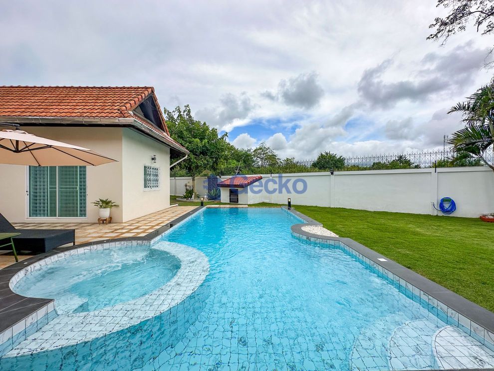 5 Bedrooms House  East Pattaya H009252 (Photo 3)