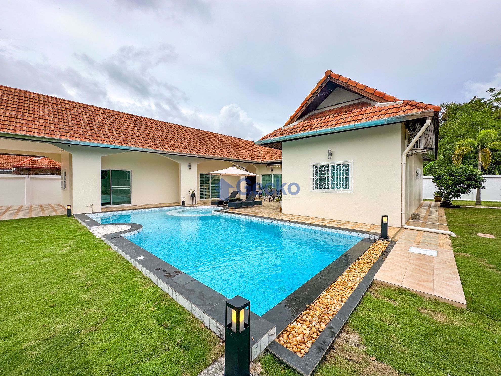 5 Bedrooms House  East Pattaya H009252