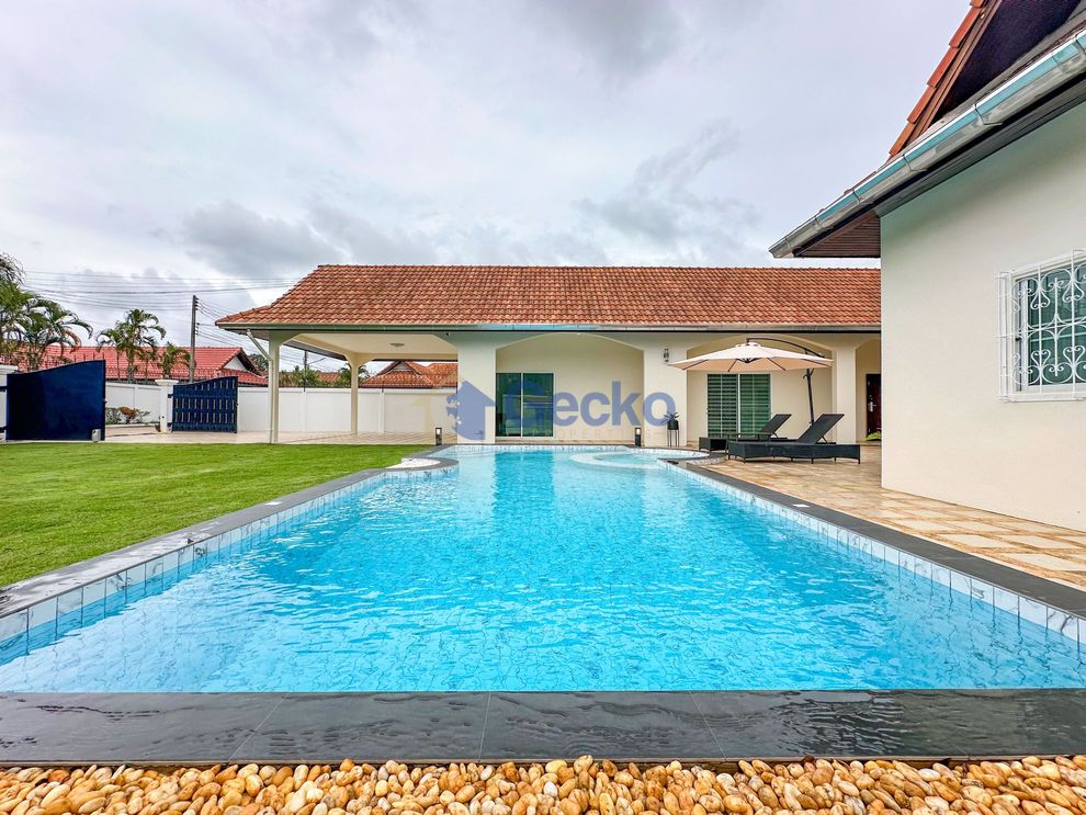 5 Bedrooms House  East Pattaya H009252 (Photo 4)