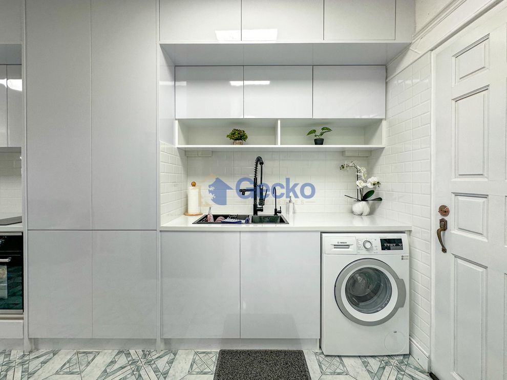 1 Bedroom Condo in Markland North Pattaya C011158 (Photo 3)