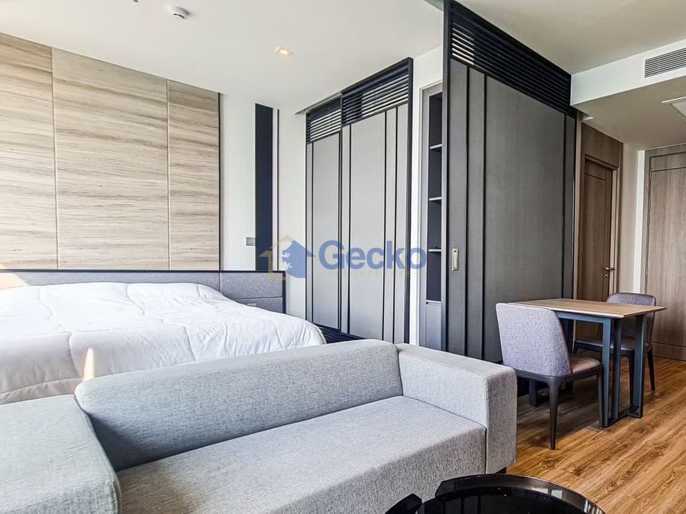 1 Bedroom Condo in Andromeda Pratumnak C011182 (Photo 2)