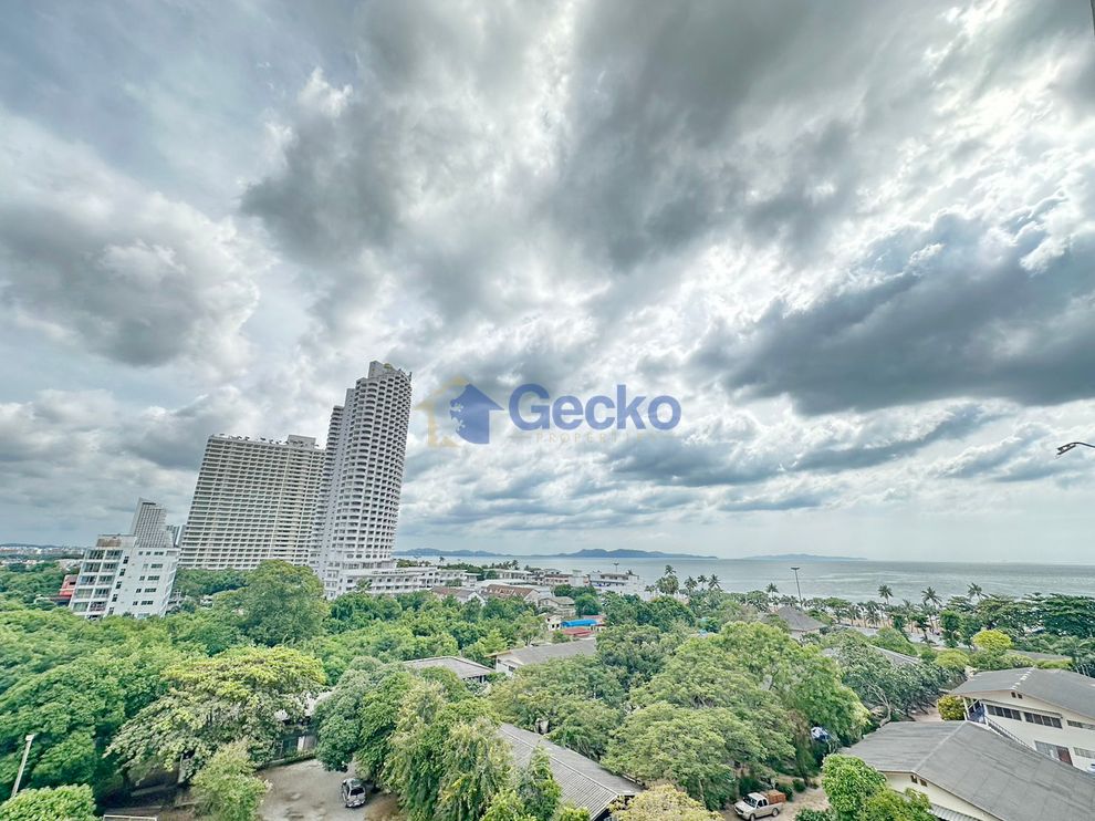 1 Bedroom Condo in Beach 7 Condo Jomtien C011192 (Photo 1)