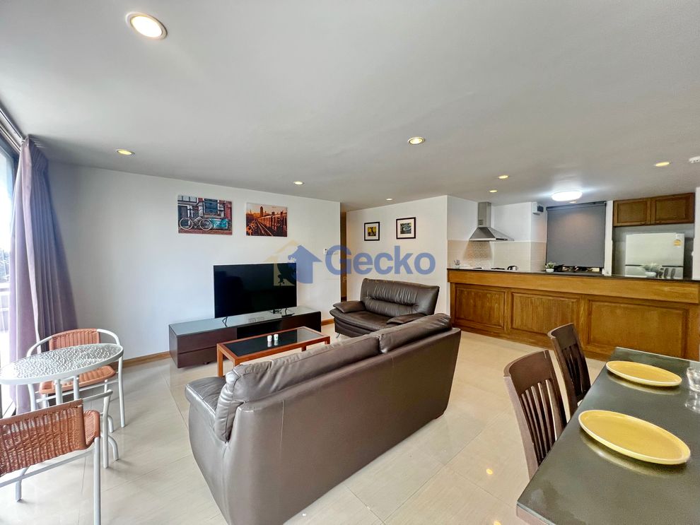 2 Bedrooms Condo in Panchalae Jomtien C011197 (Photo 3)