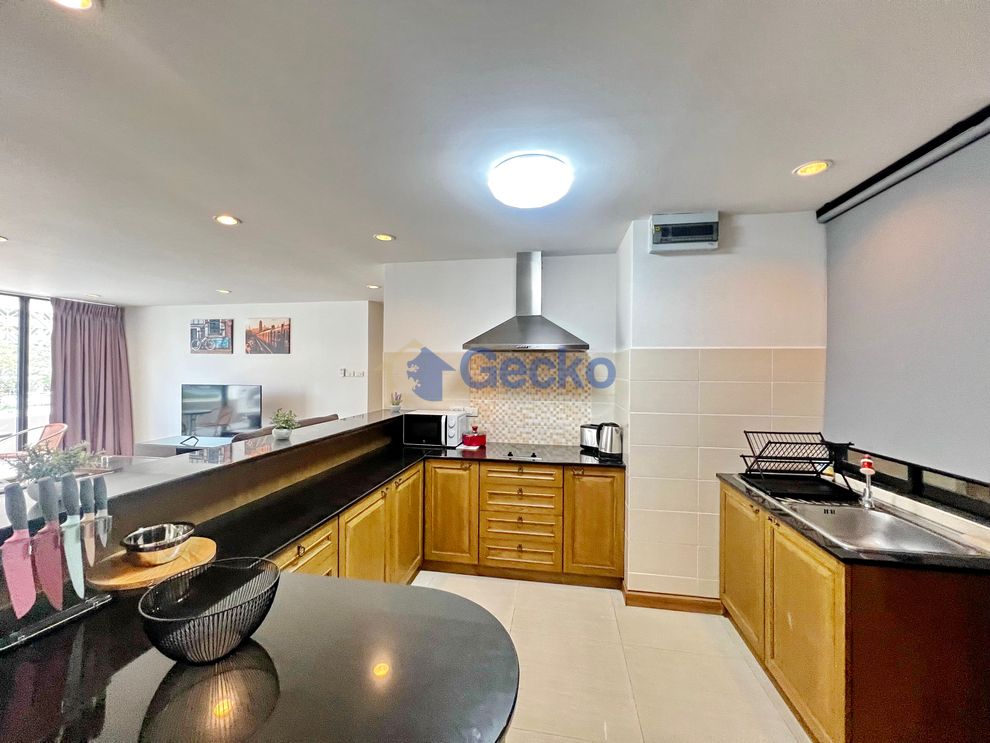 2 Bedrooms Condo in Panchalae Jomtien C011197 (Photo 4)