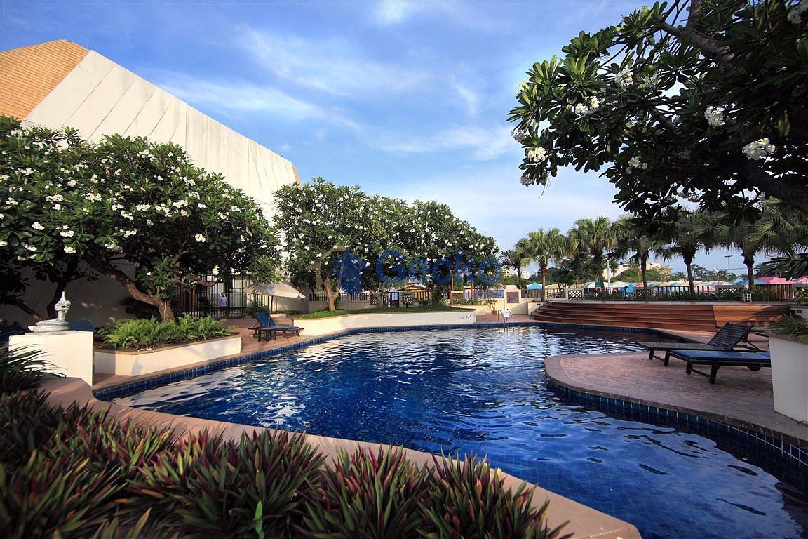 2 Bedrooms Condo in Panchalae Jomtien C011197