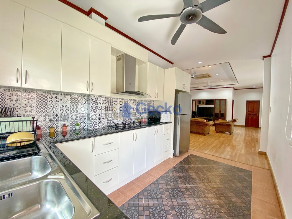 3 Bedrooms House in Dhewee Park  Bang Saray H011207 (Photo 3)