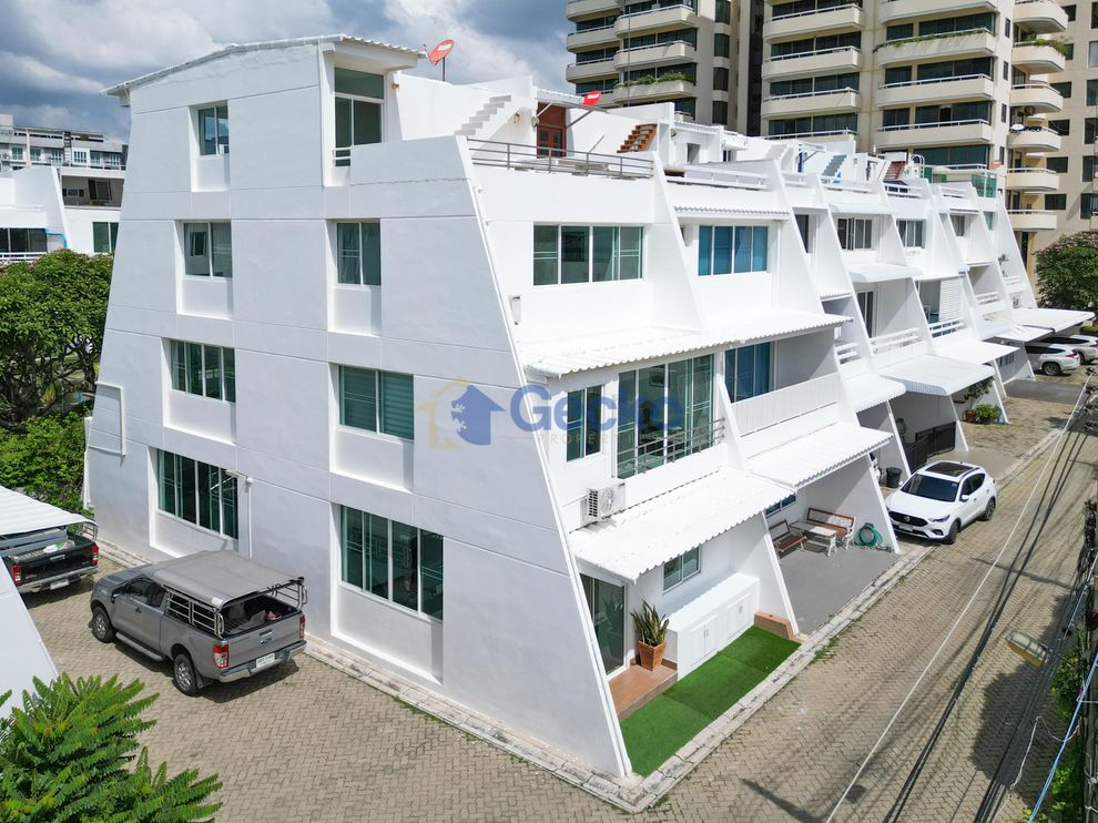 4 Bedrooms House in Chom Talay Resort  Jomtien H011228 (Photo 1)