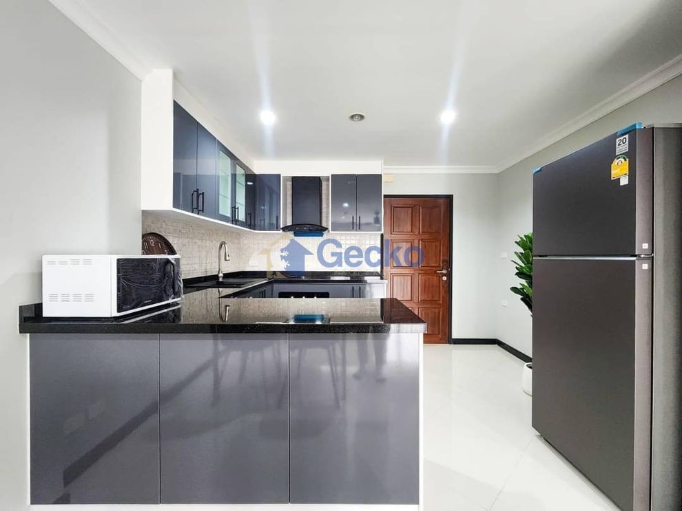 2 Bedrooms Condo in Royal Residence 1 Na Jomtien C011233 (Photo 4)