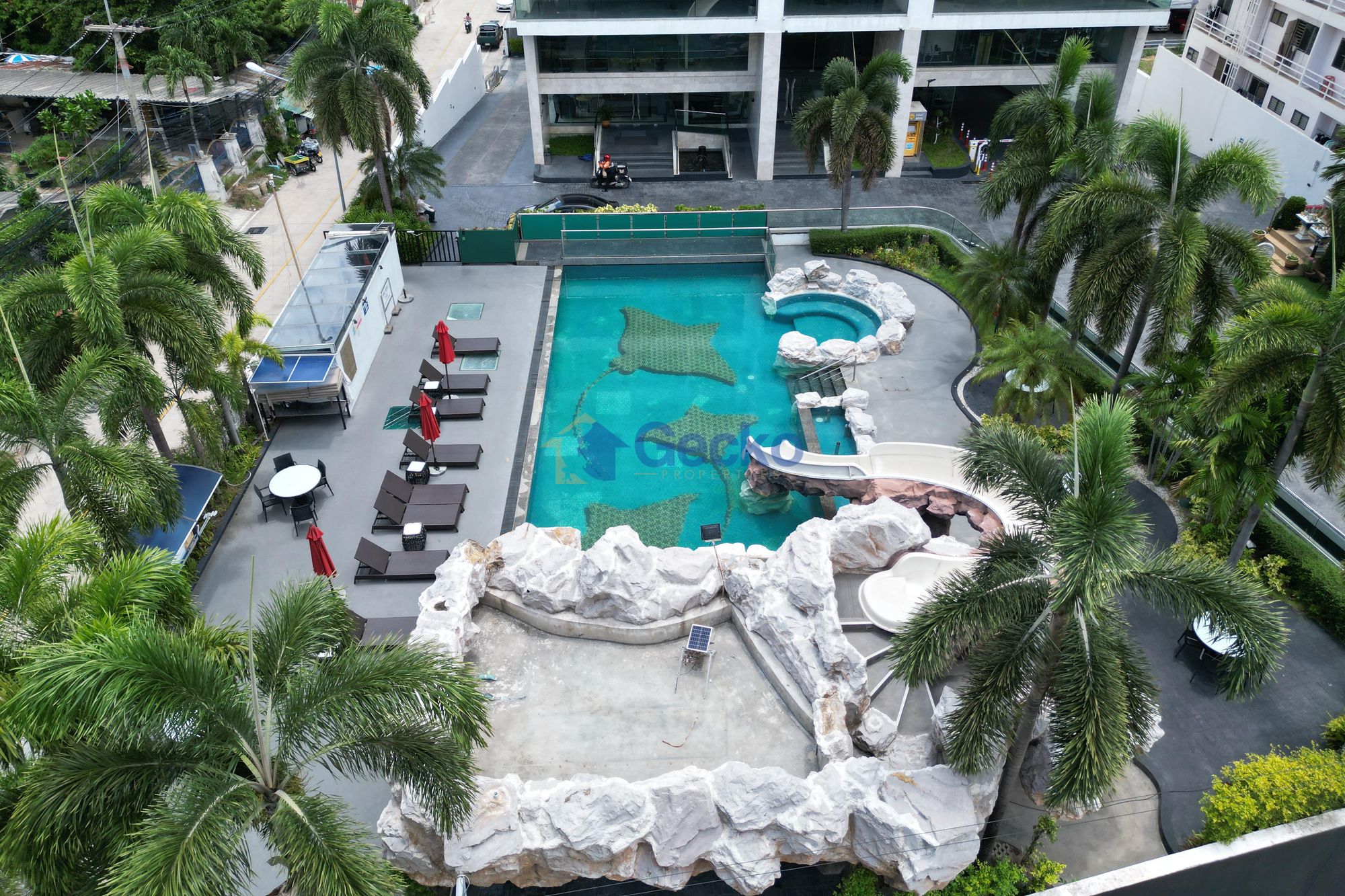 1 Bedroom Condo in Sky Residences Pratumnak C011260 (Photo 1)