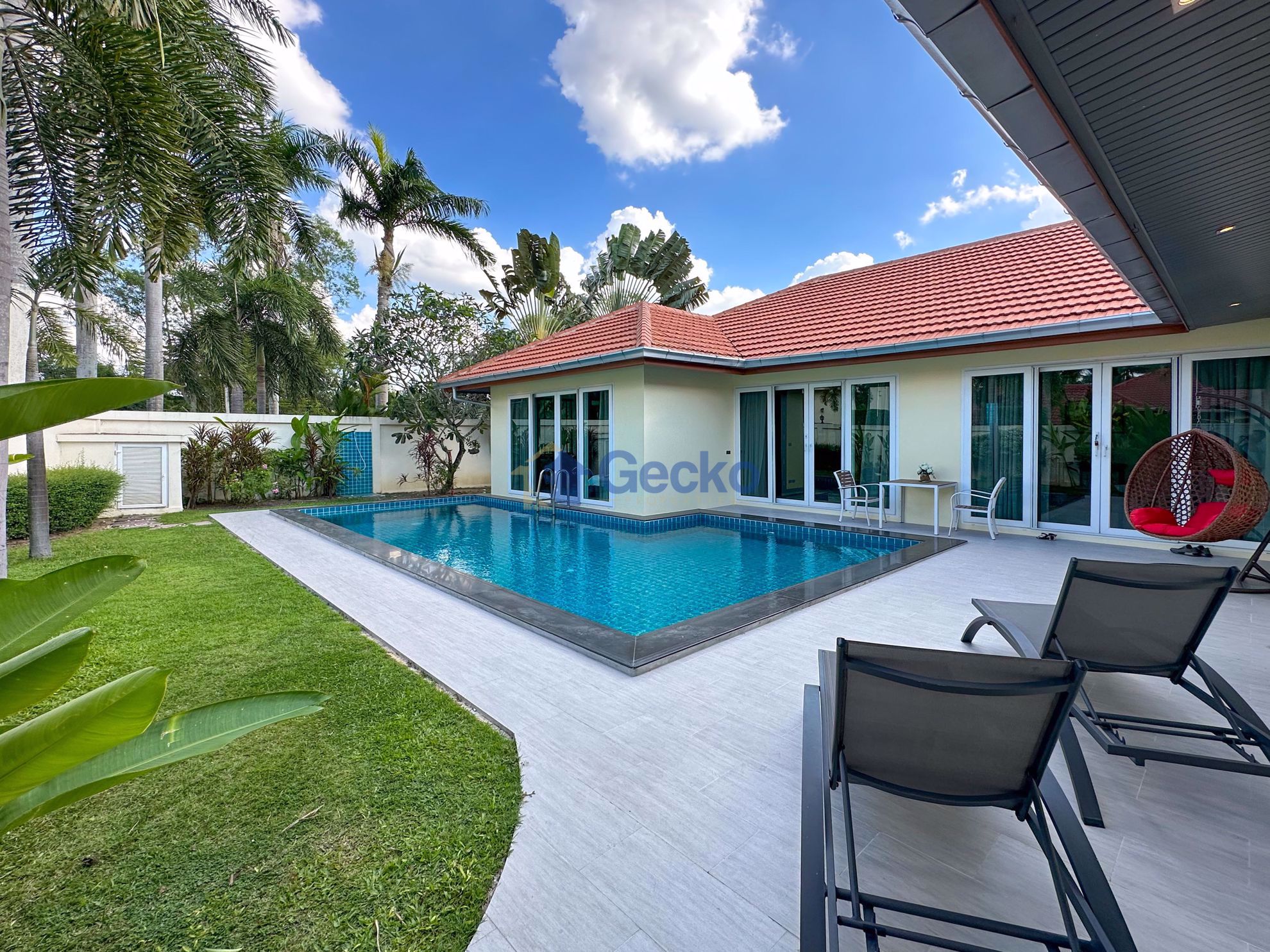 4 Bedrooms House in Whispering Palms  East Pattaya H011269