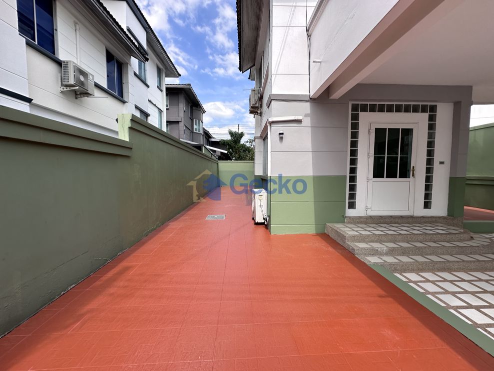 3 Bedrooms House in Chateau Dale Residence  East Pattaya H002317 (Photo 1)