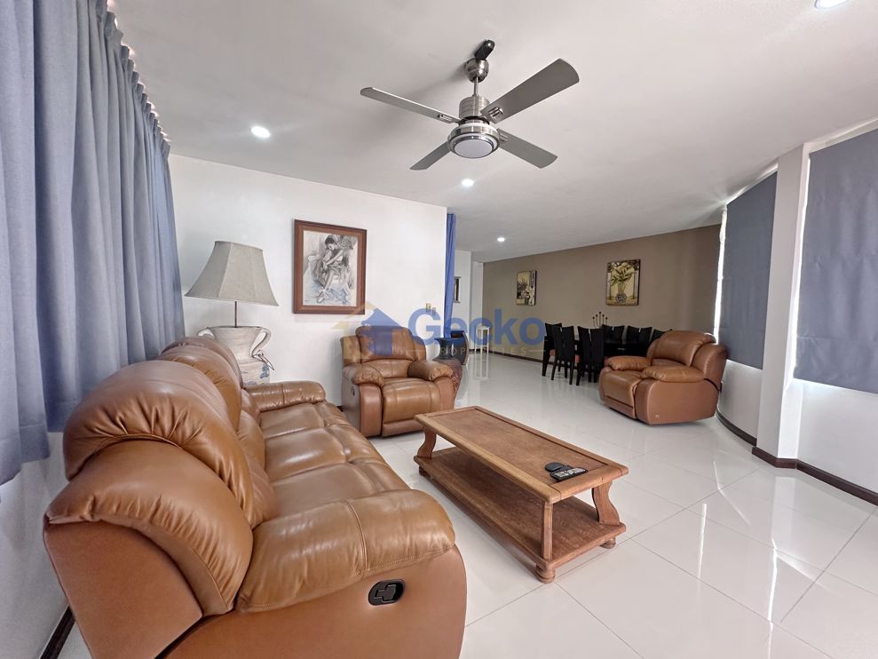 3 Bedrooms House in Chateau Dale Residence  East Pattaya H002317 (Photo 4)