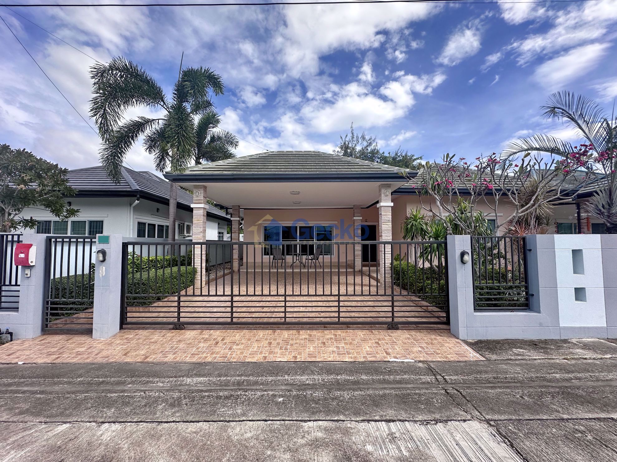 3 Bedrooms House in SP Village 5  East Pattaya H011267