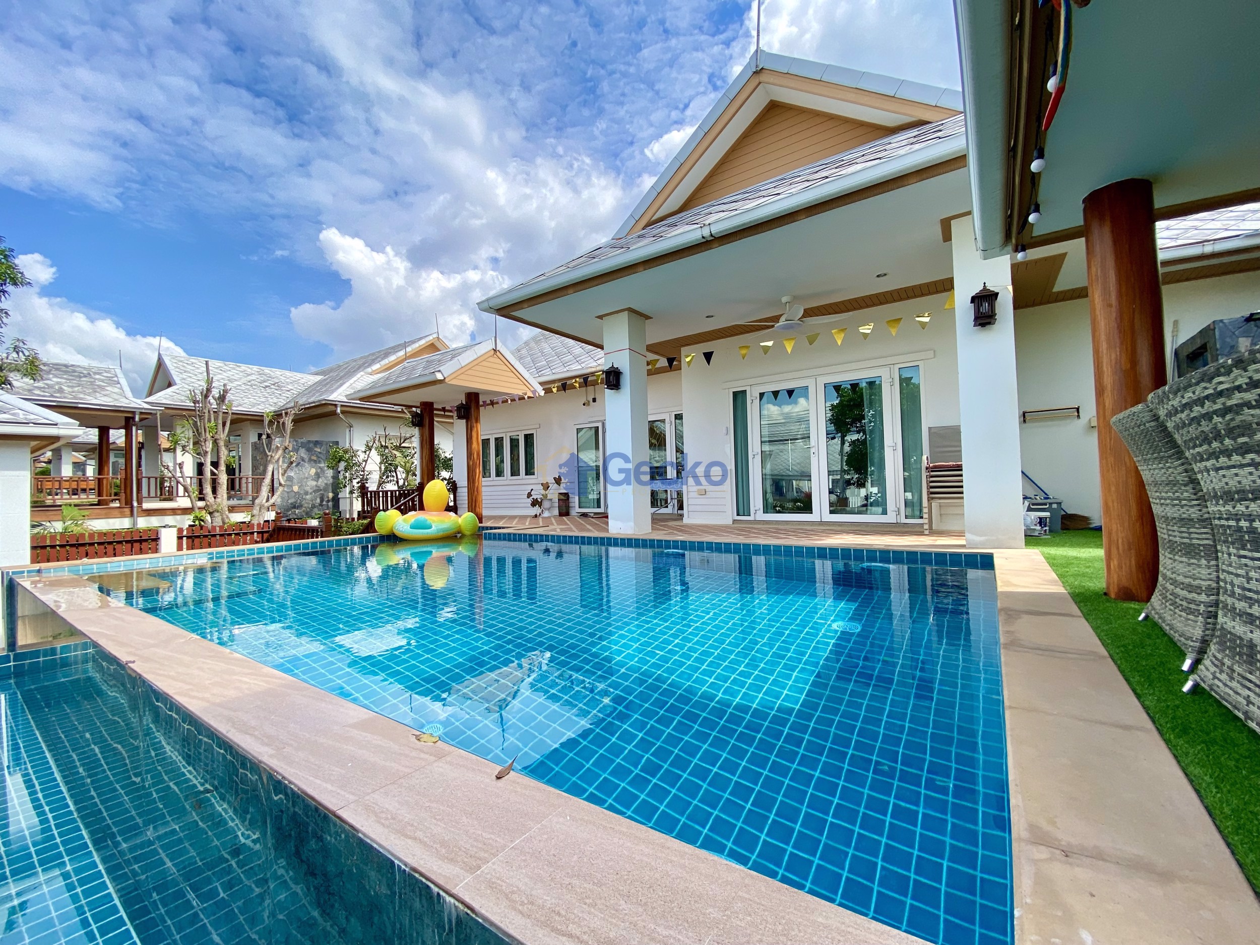 3 Bedrooms House in Amorn Village  East Pattaya H011296