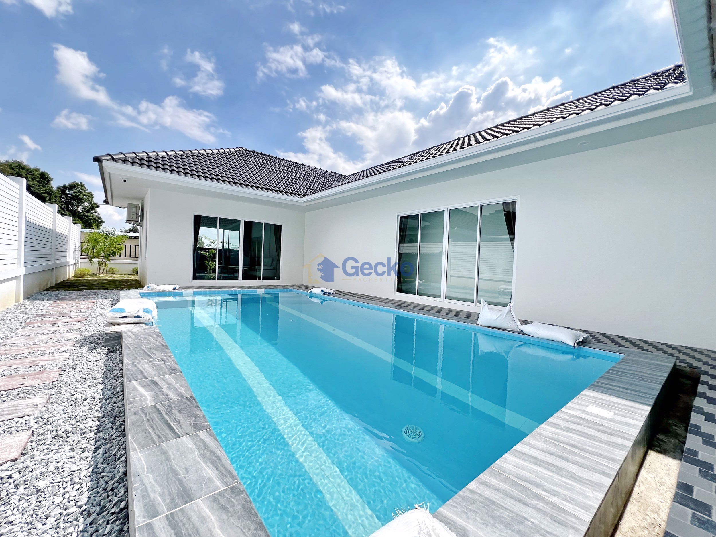 3 ห้องนอน บ้าน  ห้วยใหญ่ H011298