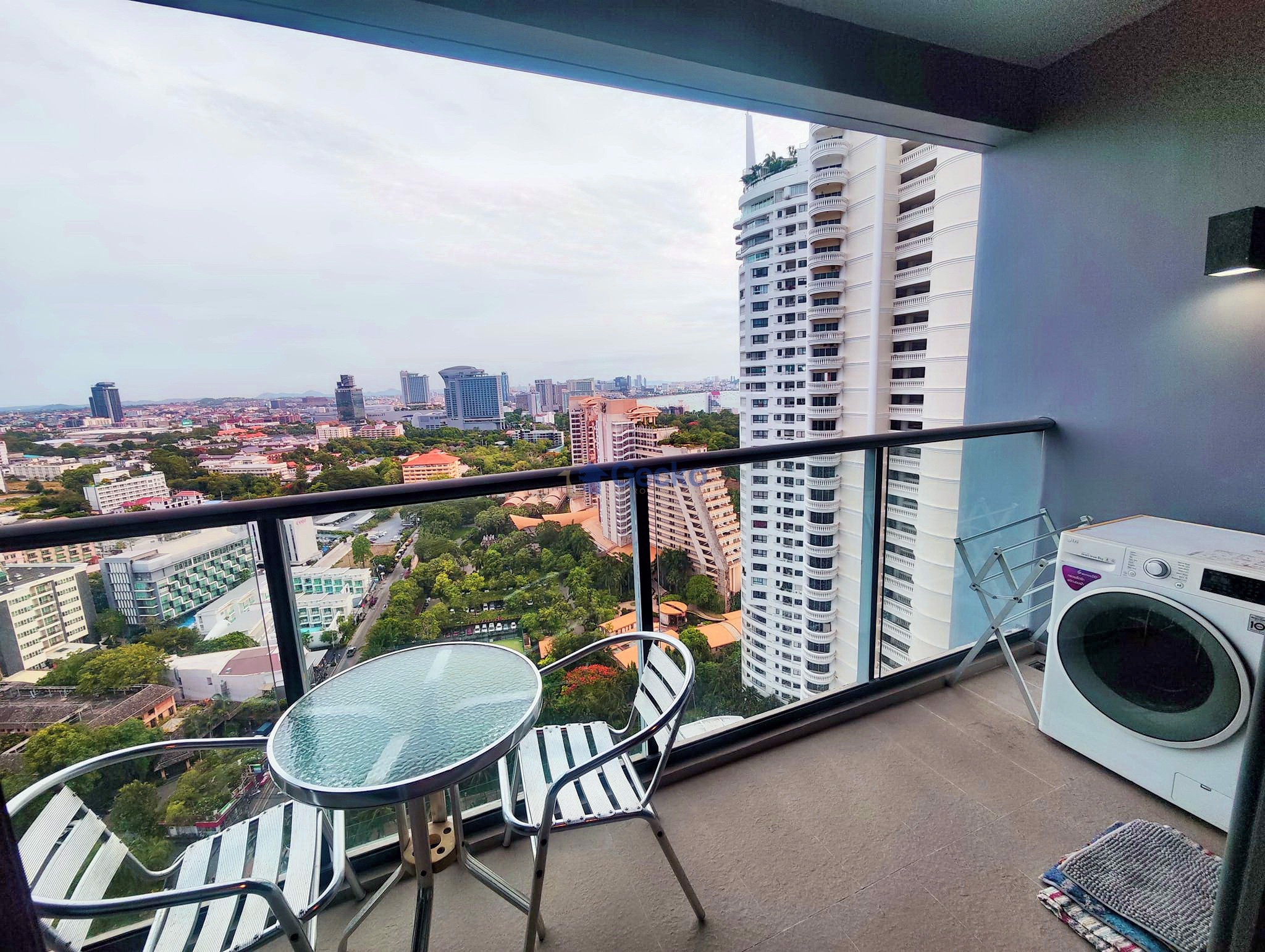1 Bedroom Condo in The Zire Wongamat C011303
