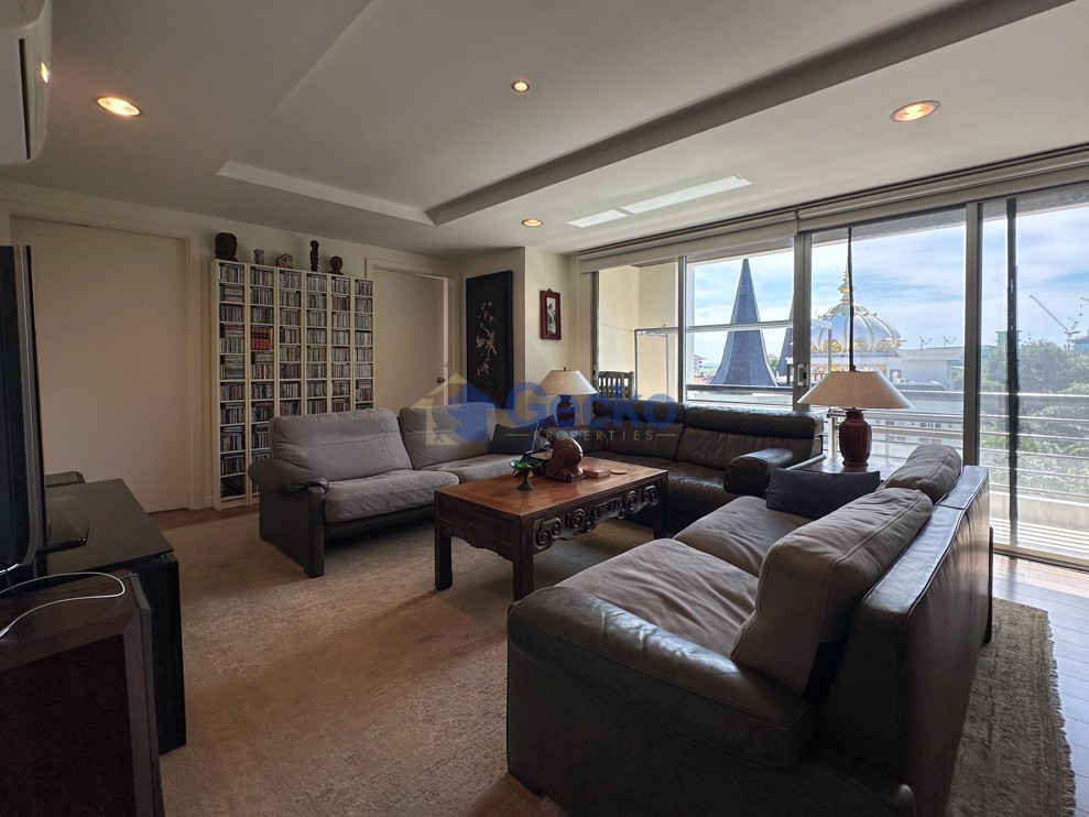 3 Bedrooms Condo in Regent Pratumnak South Pattaya C011305 (Photo 1)
