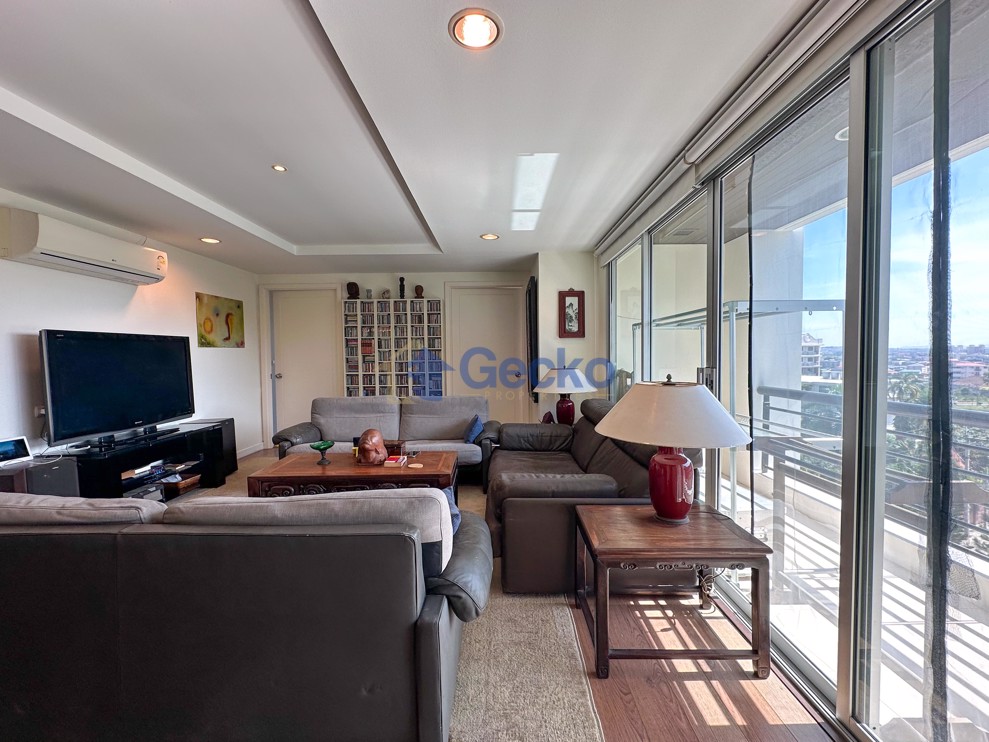 3 Bedrooms Condo in Regent Pratumnak South Pattaya C011305 (Photo 2)
