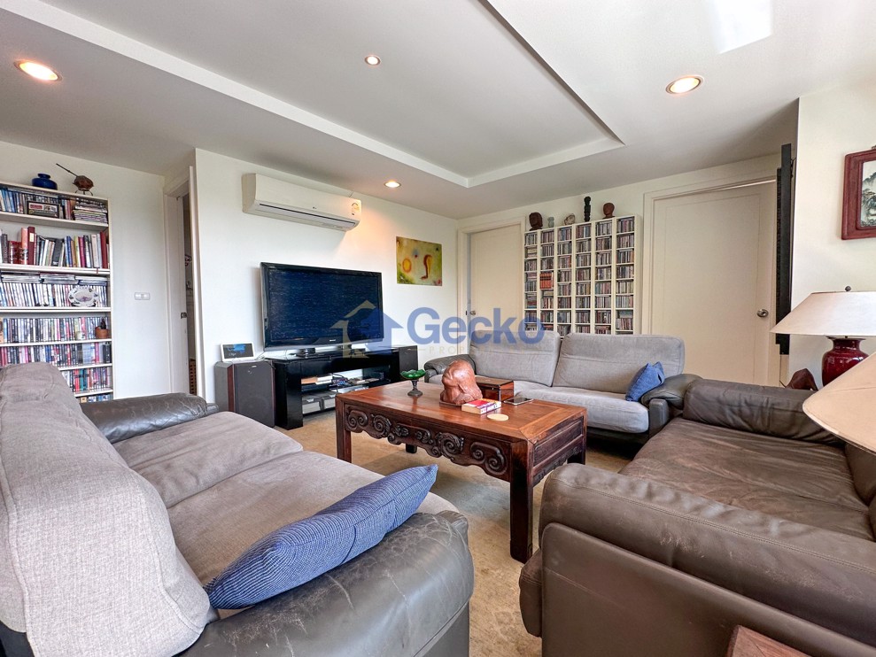 3 Bedrooms Condo in Regent Pratumnak South Pattaya C011305 (Photo 3)