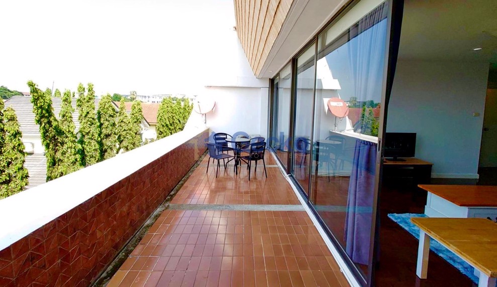 2 Bedrooms Condo in Panchalae Jomtien C011306 (Photo 2)
