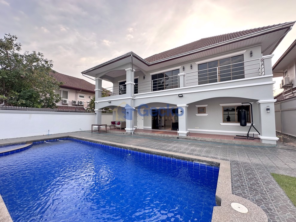 4 Bedrooms House in Lakeside Court  East Pattaya H011312 (Cover Photo)